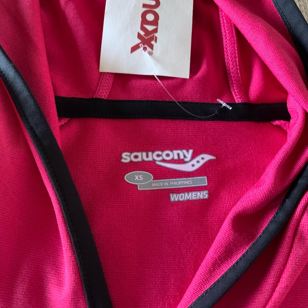 Saucony Women’s XS Hooded Athletic Top NWT